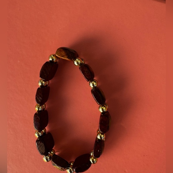 Lovely Painted Wooden Stretchy Bracelet - Picture 4 of 6